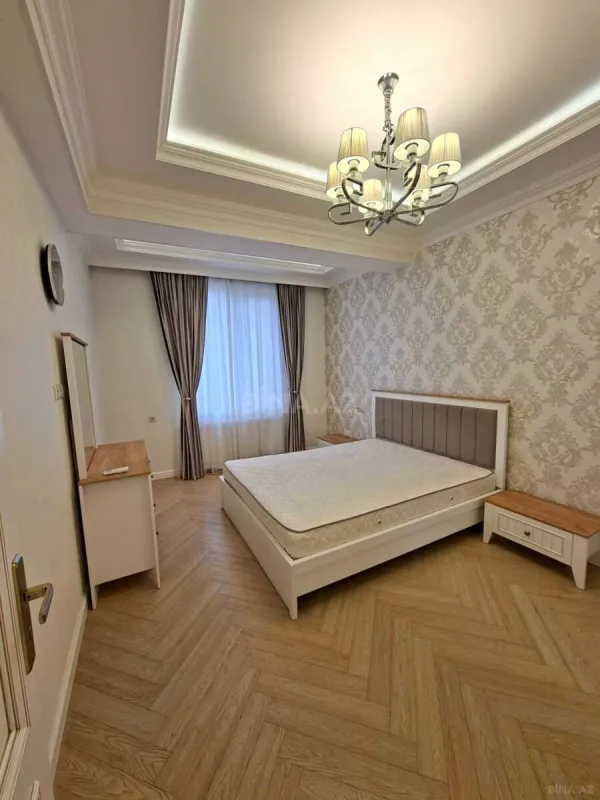 Satılır 2 otaqlı mənzil 79 m²