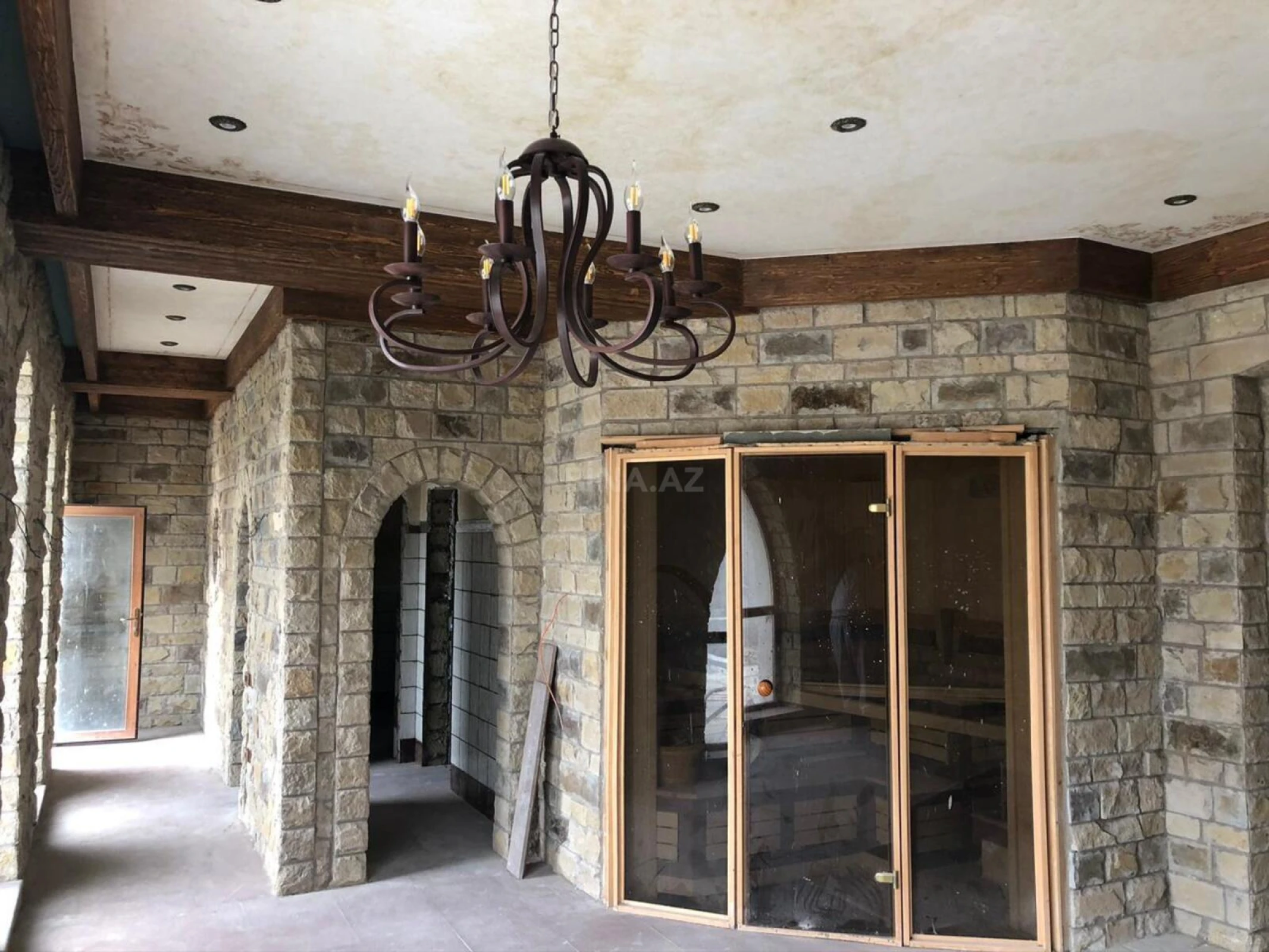 Satılır 8 otaqlı həyət evi 700 m²