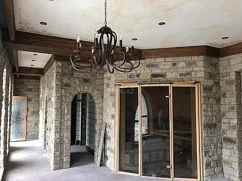 Satılır 8 otaqlı həyət evi 700 m²