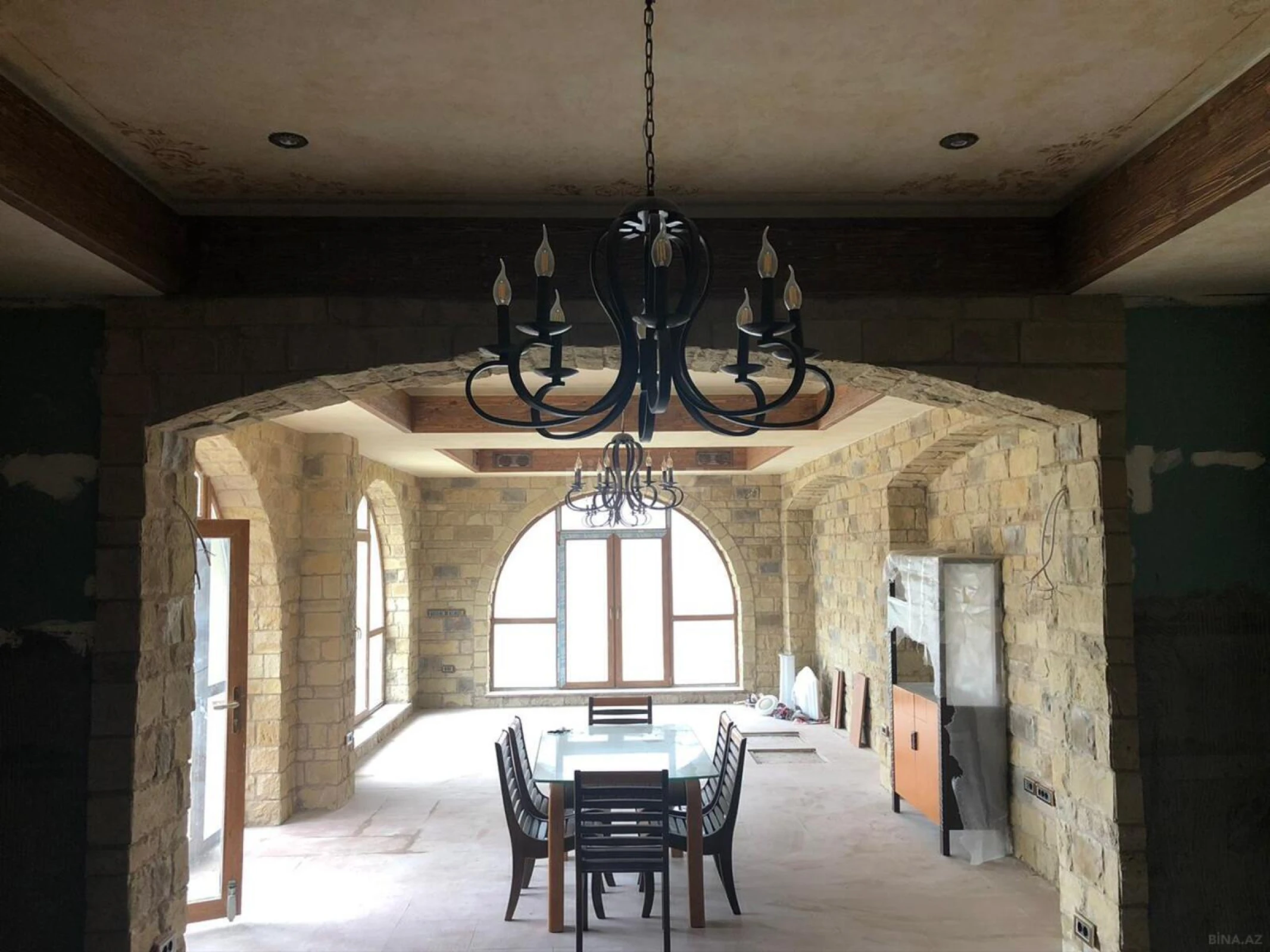 Satılır 8 otaqlı həyət evi 700 m²