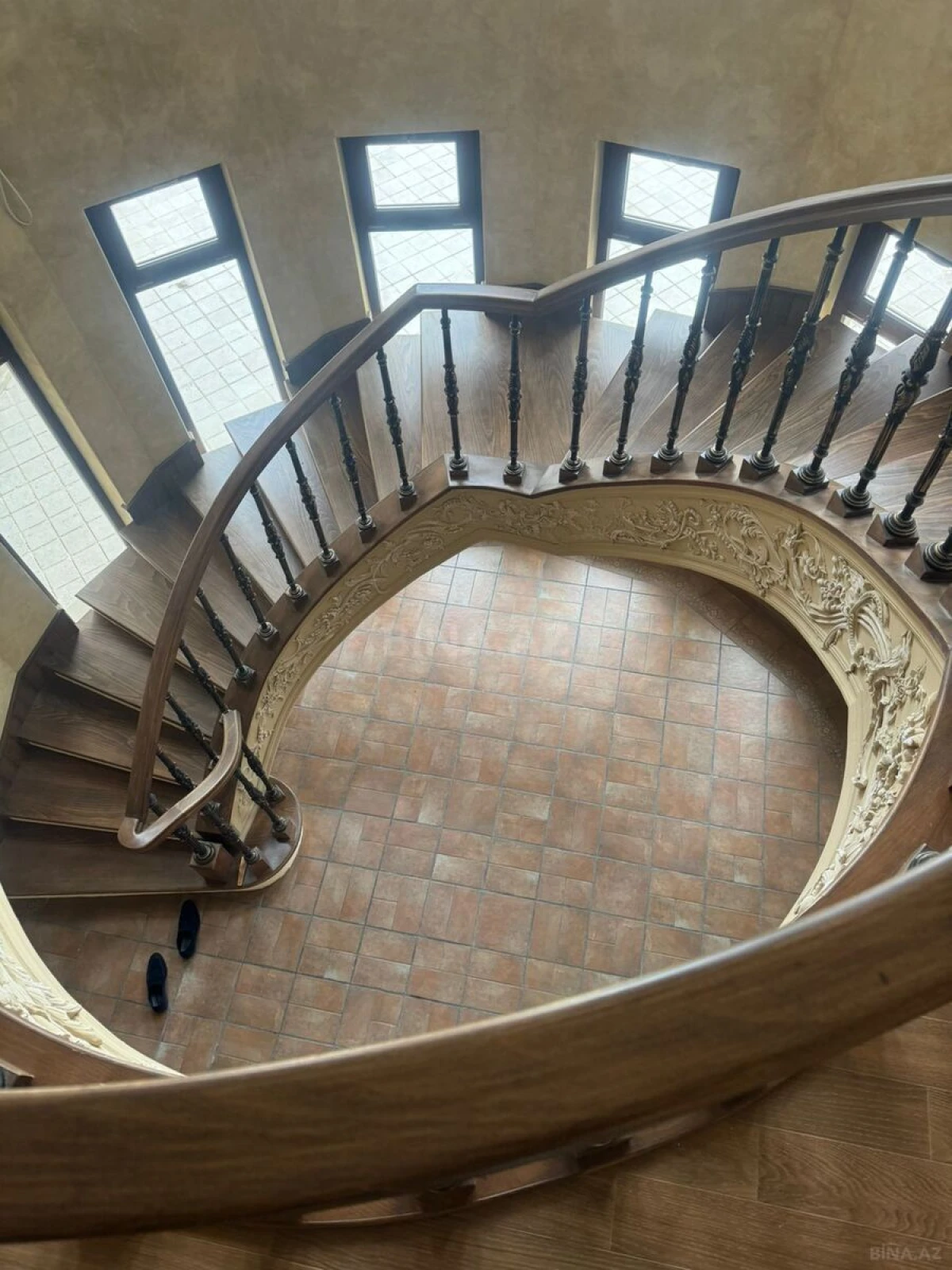 Satılır 8 otaqlı həyət evi 700 m²