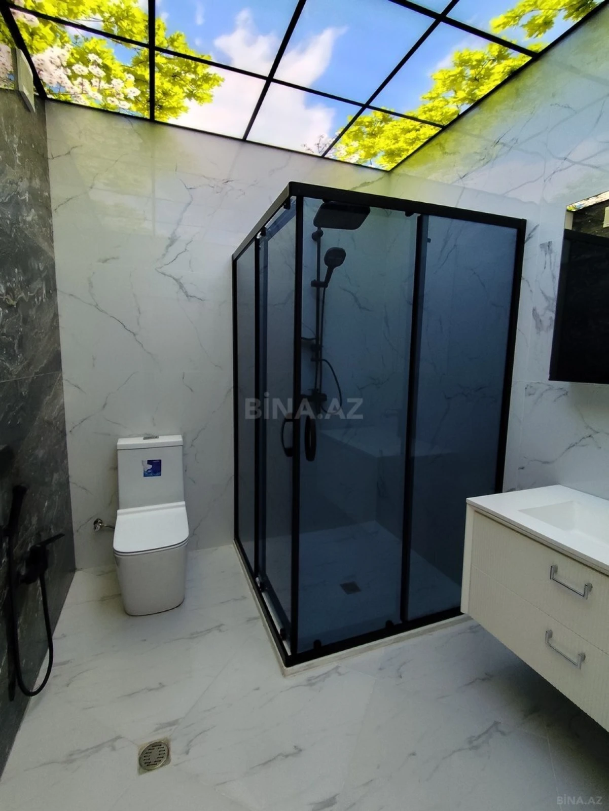 Satılır 4 otaqlı mənzil 155 m²