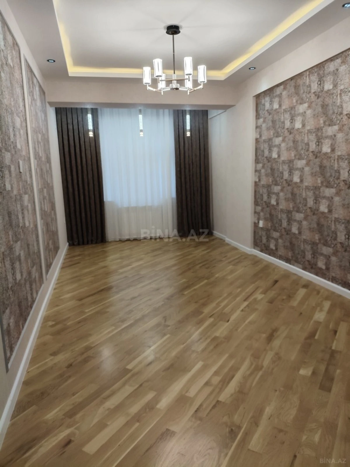 Satılır 4 otaqlı mənzil 155 m²