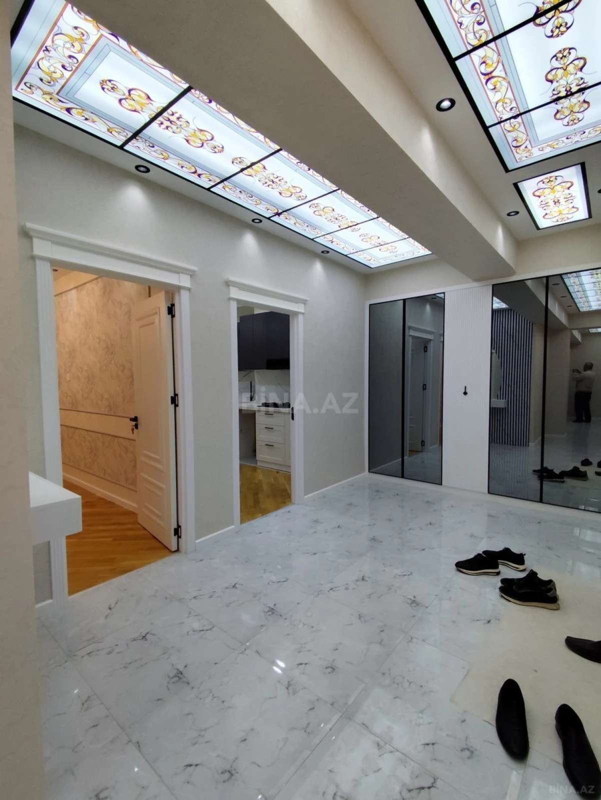 Satılır 4 otaqlı mənzil 155 m²