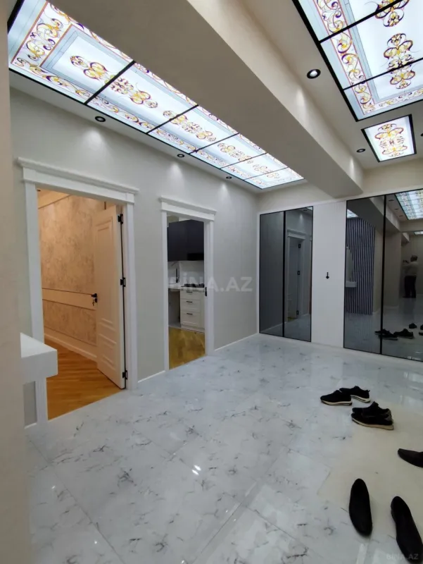 Satılır 4 otaqlı mənzil 155 m²