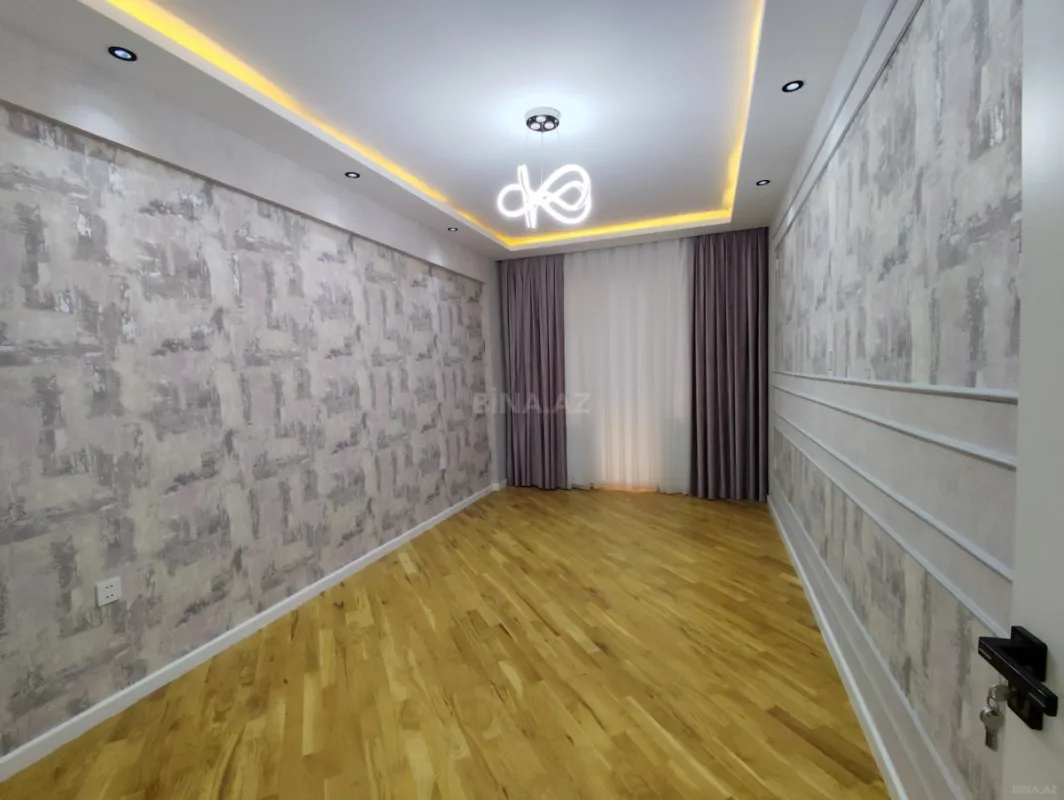 Satılır 4 otaqlı mənzil 155 m²