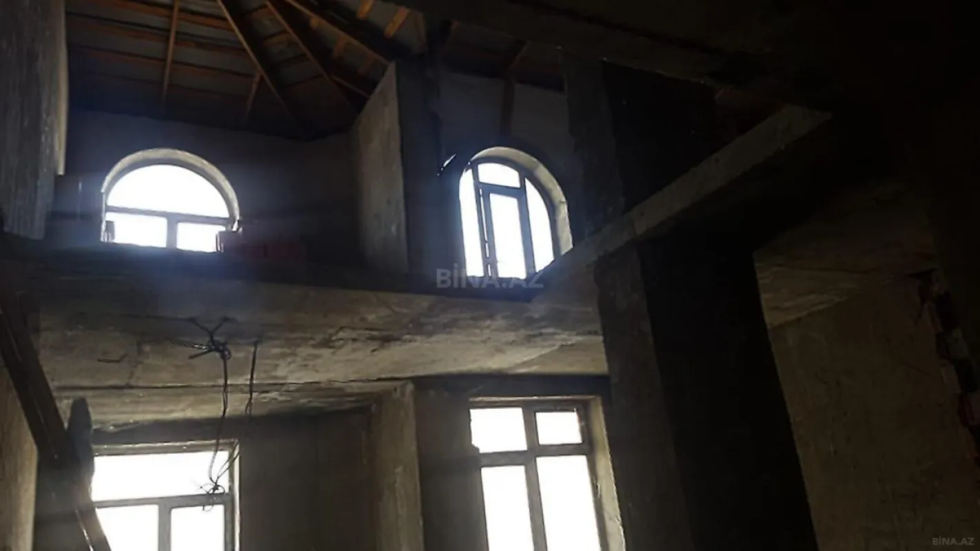 Satılır 4 otaqlı mənzil 138 m²