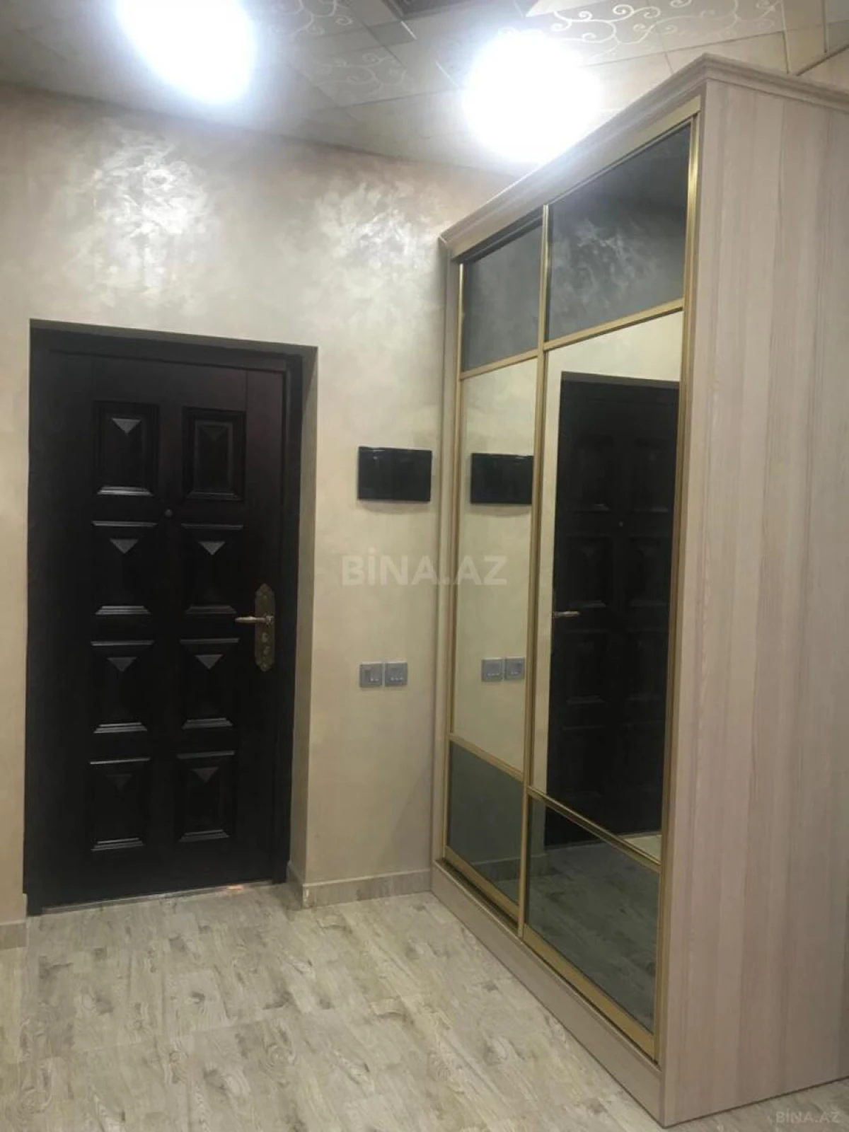 Satılır 2 otaqlı mənzil 68 m²