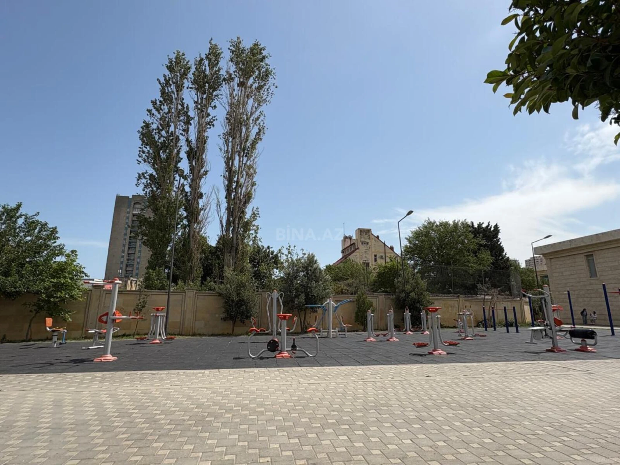 Satılır 2 otaqlı mənzil 74 m²