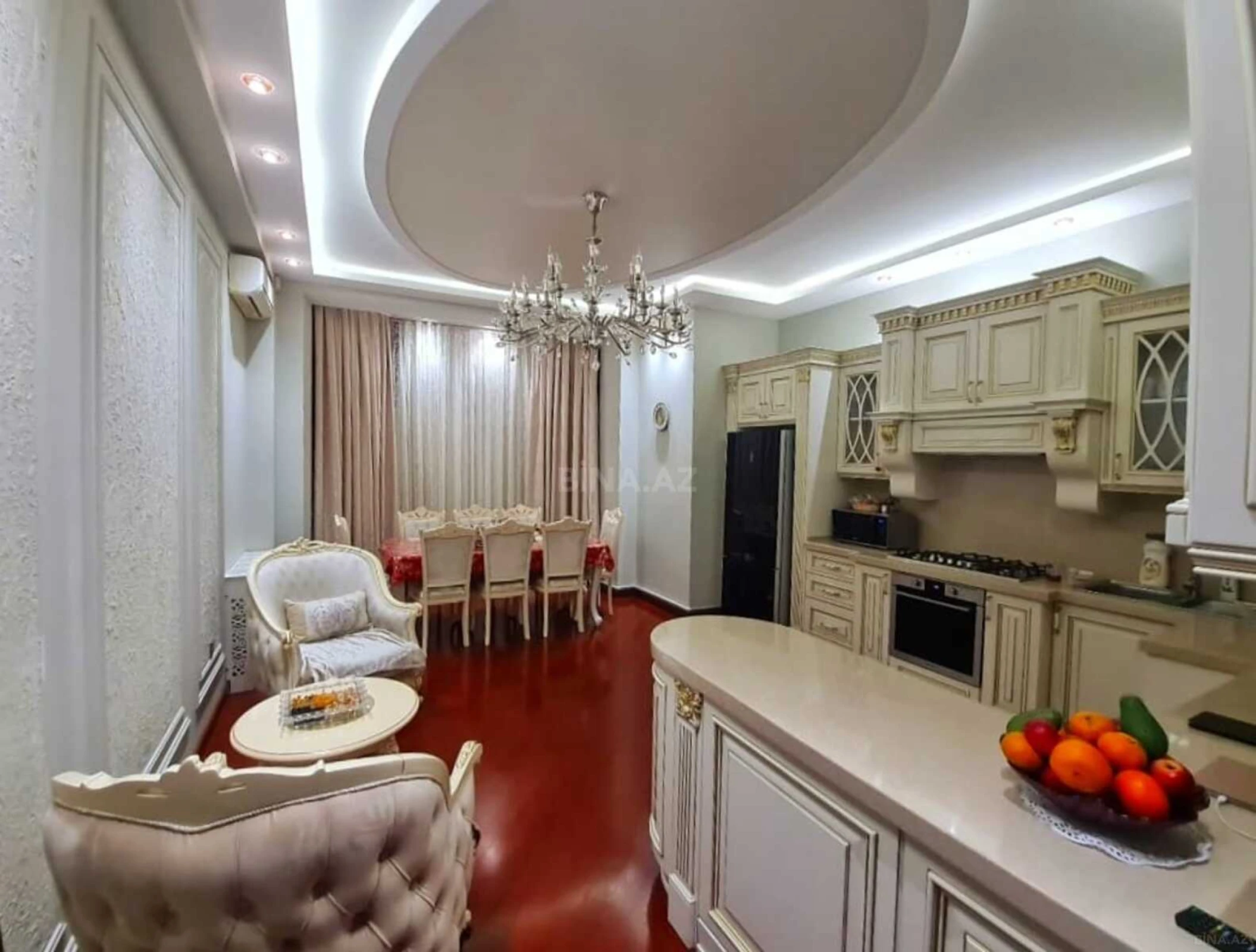 Satılır 4 otaqlı mənzil 210 m²