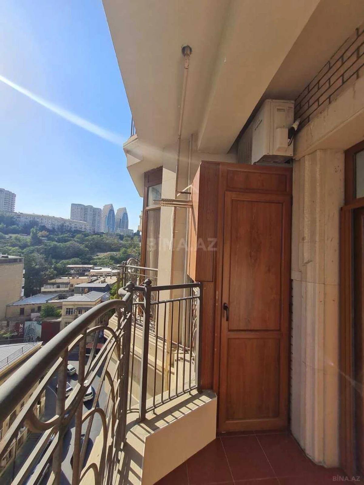 Satılır 4 otaqlı mənzil 210 m²
