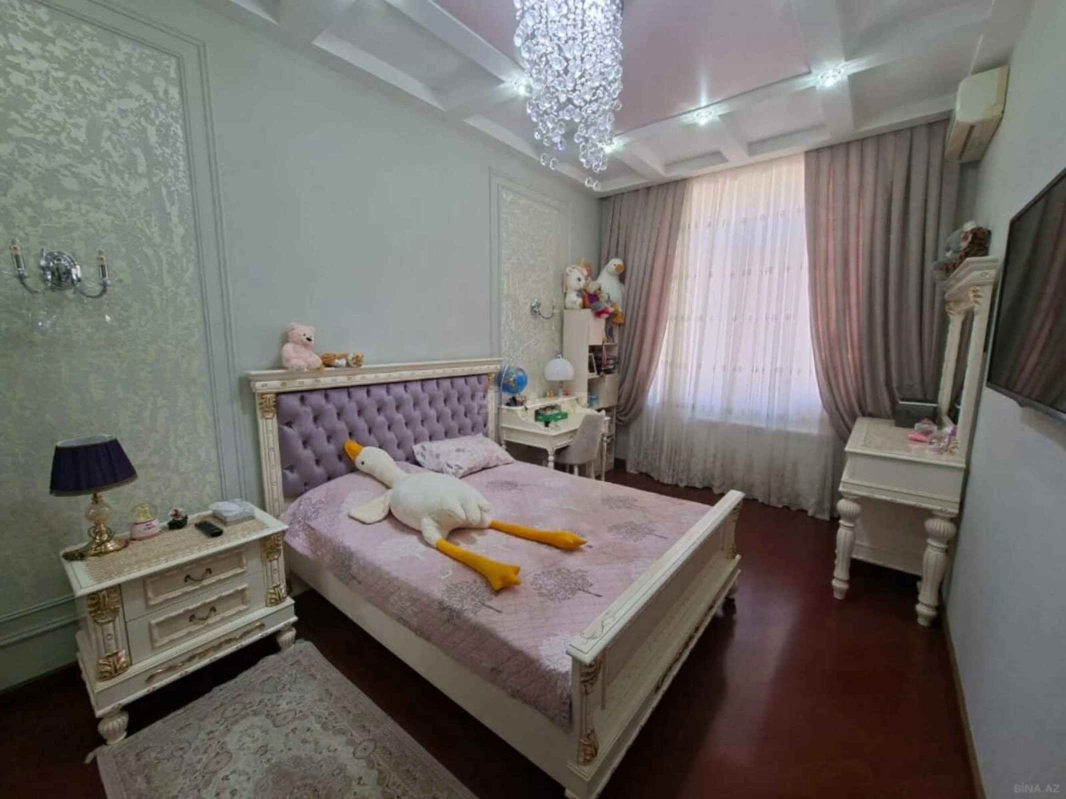 Satılır 4 otaqlı mənzil 210 m²