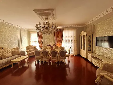 Satılır 4 otaqlı mənzil 210 m²