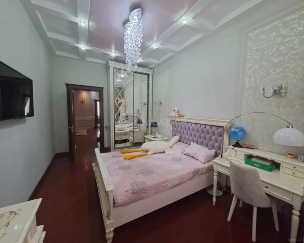 Satılır 4 otaqlı mənzil 210 m²