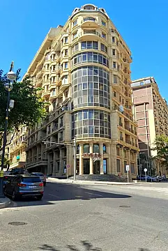 Satılır 4 otaqlı mənzil 210 m² — Bakı 4 otaq 210.00 m²