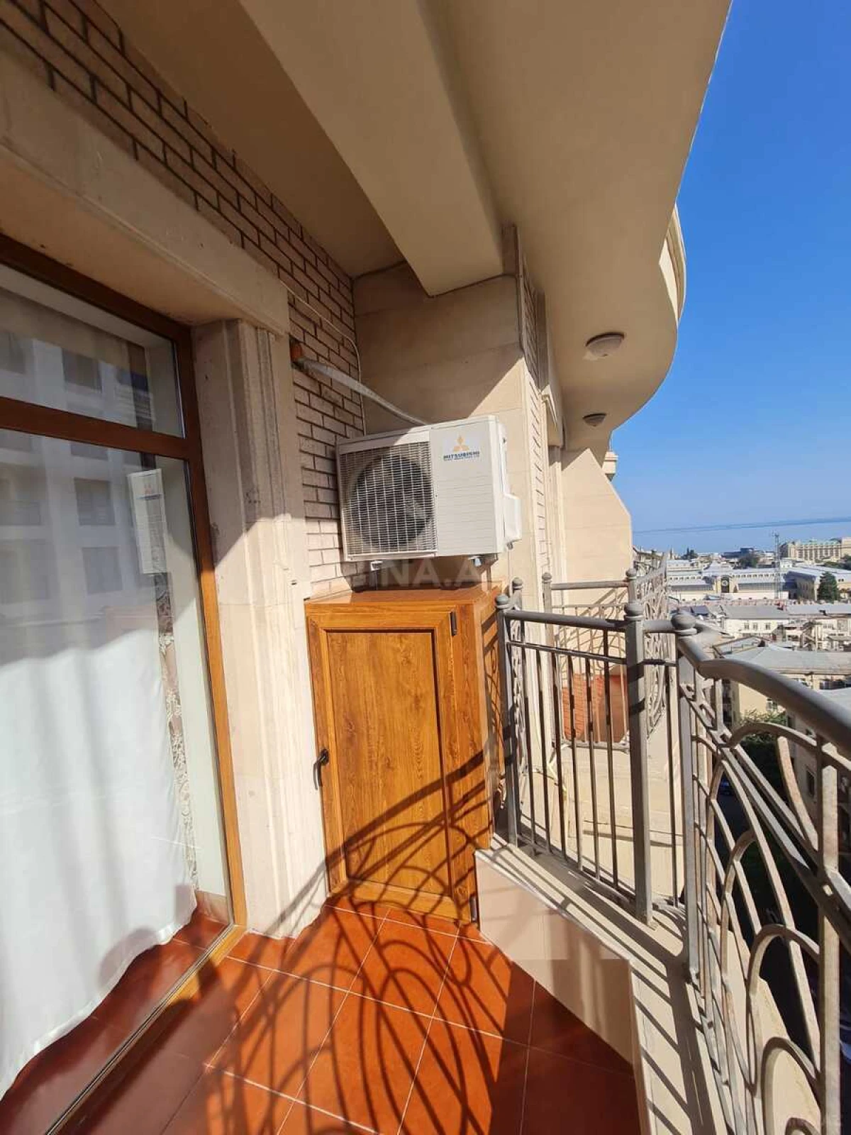 Satılır 4 otaqlı mənzil 210 m²
