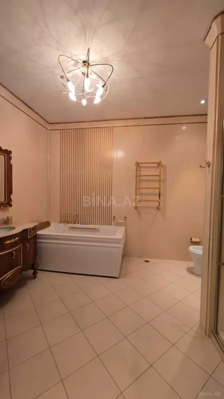 Satılır 5 otaqlı mənzil 500 m²