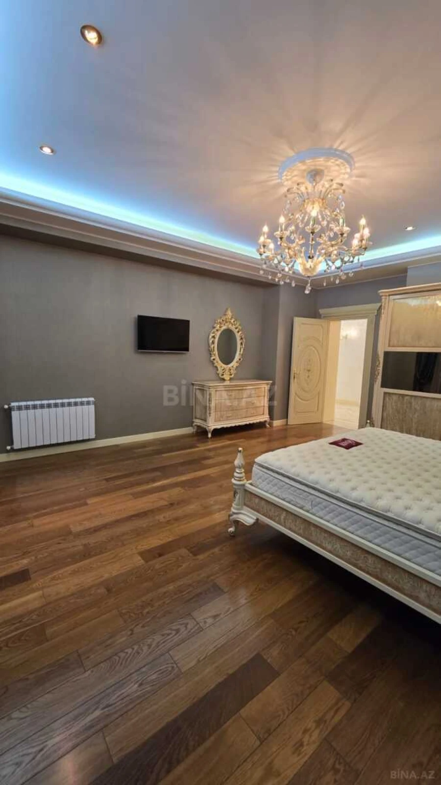 Satılır 5 otaqlı mənzil 500 m²