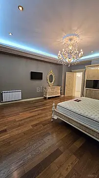 Satılır 5 otaqlı mənzil 500 m²