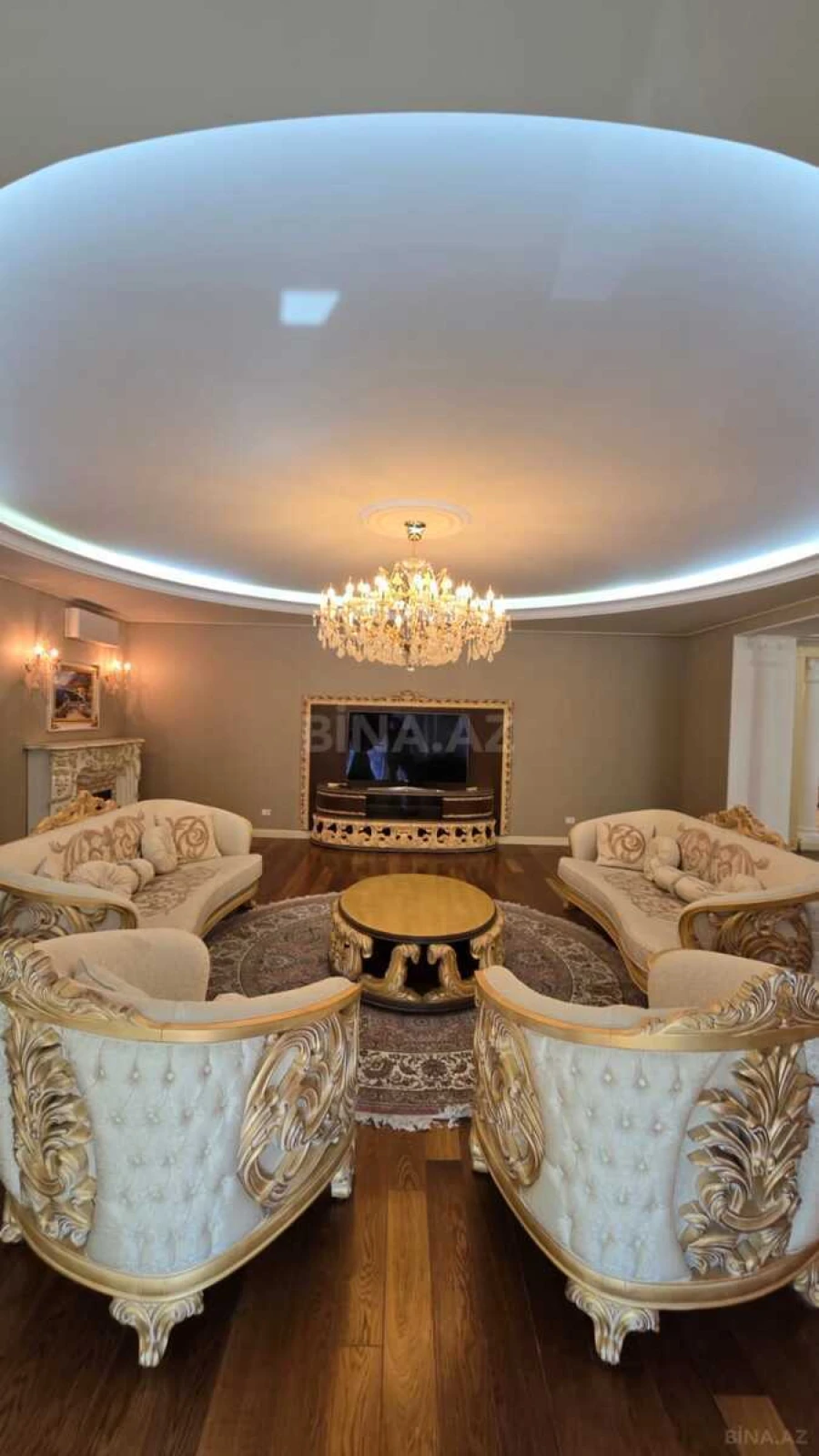 Satılır 5 otaqlı mənzil 500 m²