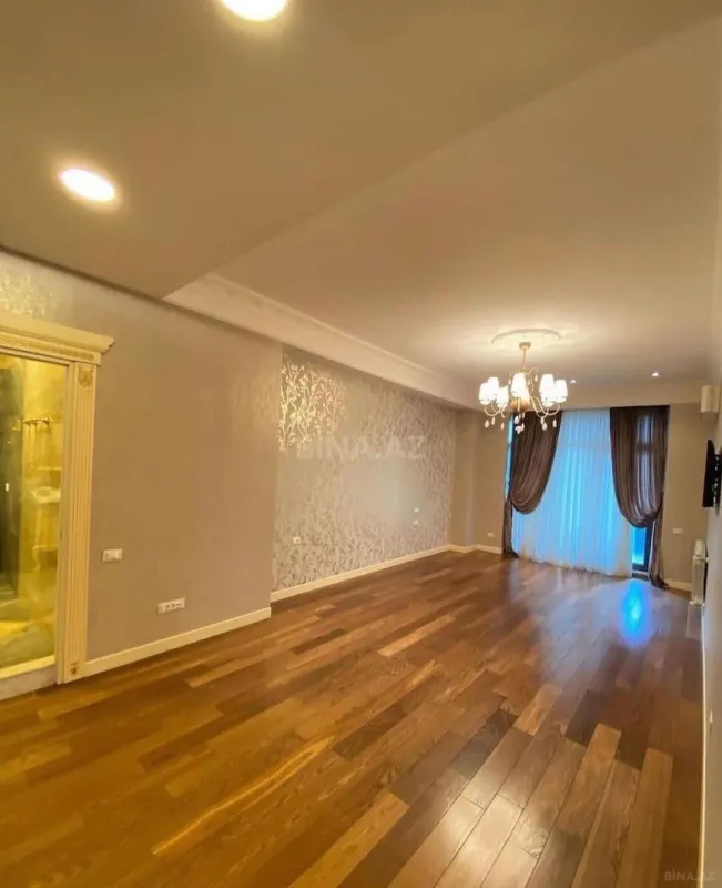 Satılır 5 otaqlı mənzil 500 m²