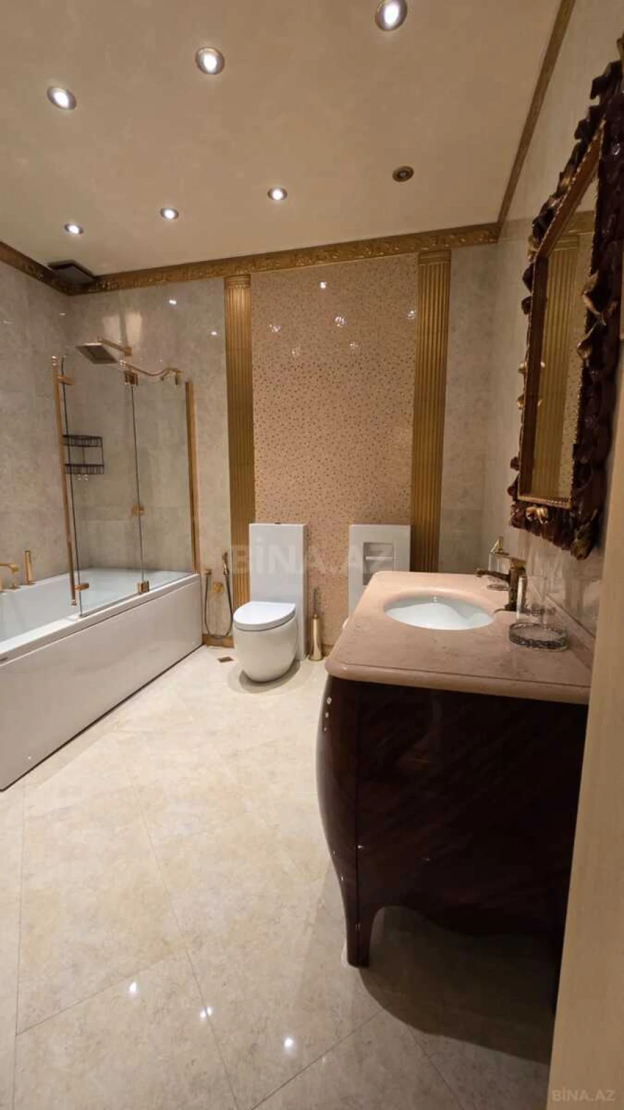 Satılır 5 otaqlı mənzil 500 m²