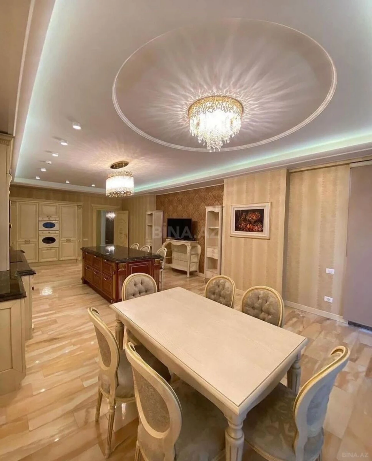 Satılır 5 otaqlı mənzil 500 m²