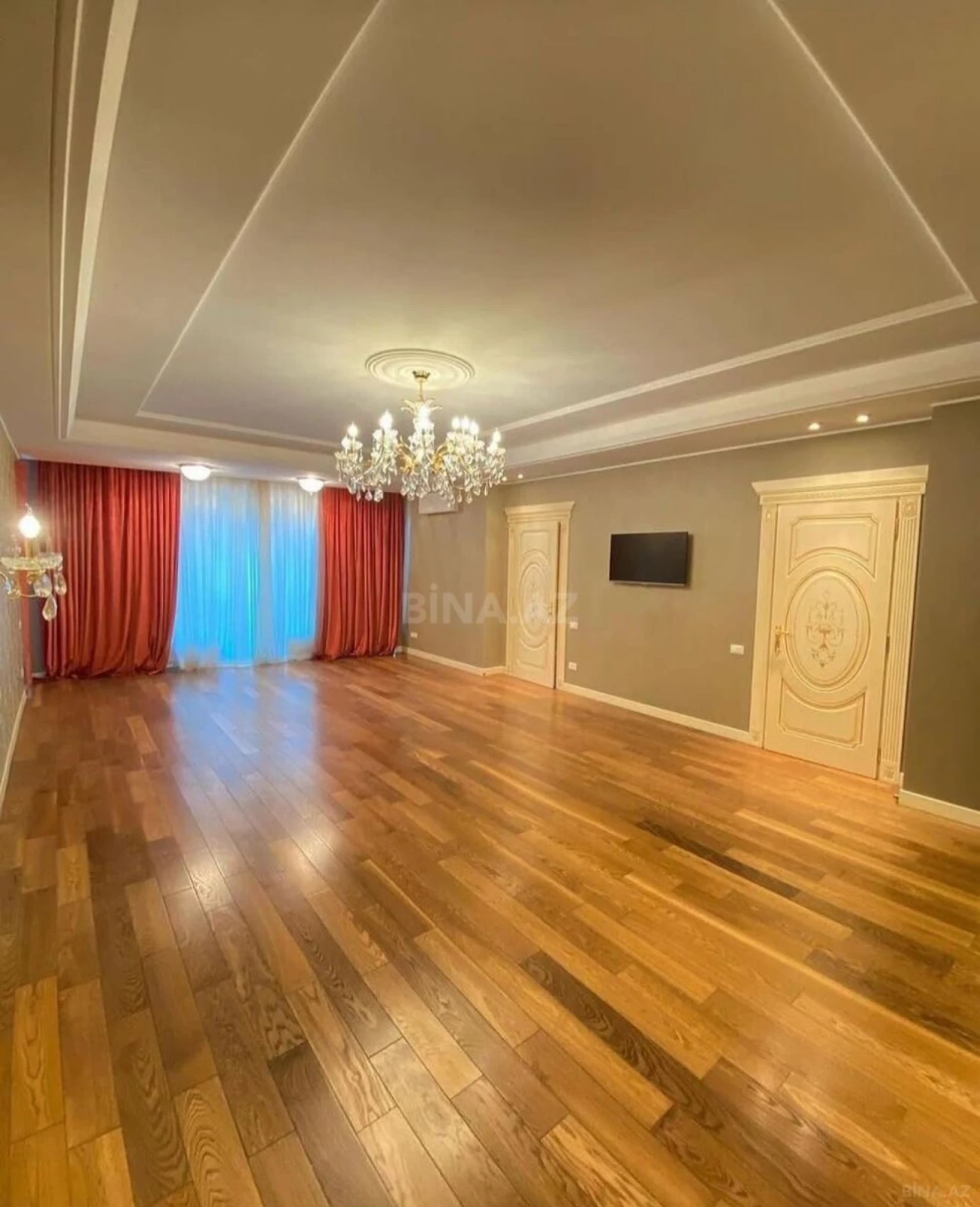 Satılır 5 otaqlı mənzil 500 m²