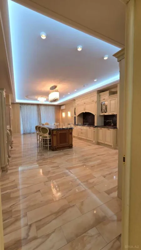 Satılır 5 otaqlı mənzil 500 m²