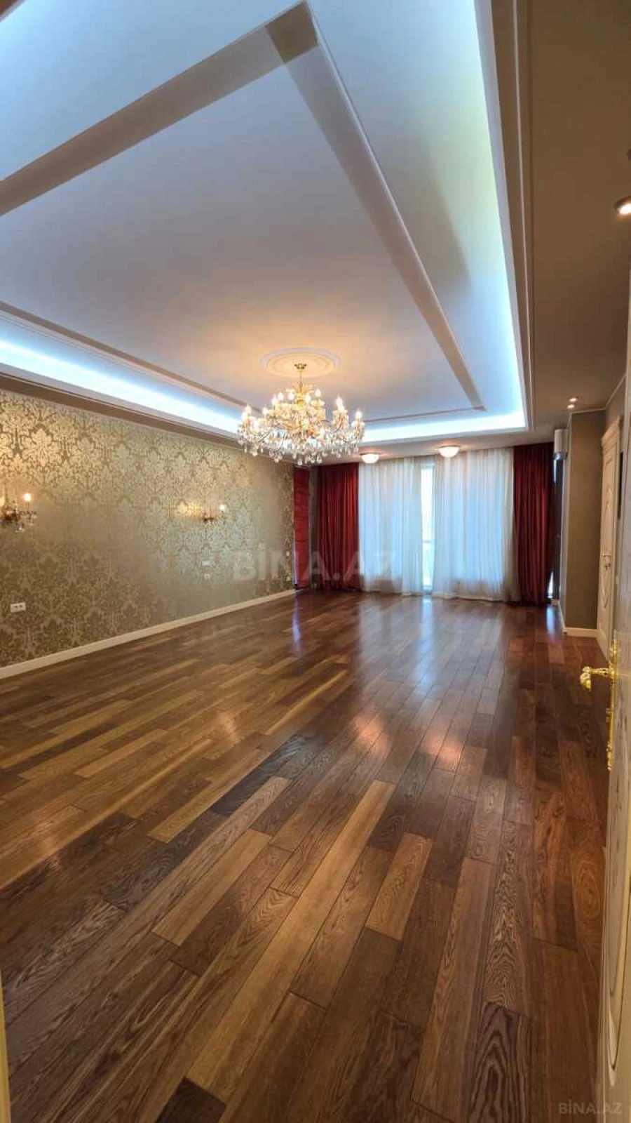 Satılır 5 otaqlı mənzil 500 m²