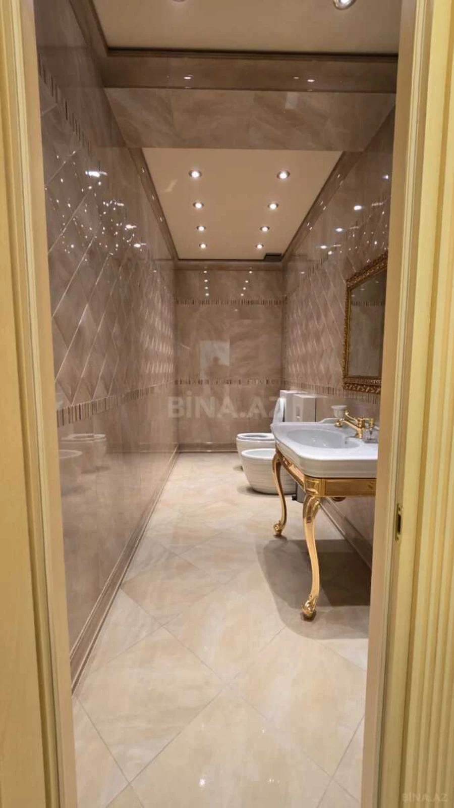 Satılır 5 otaqlı mənzil 500 m²