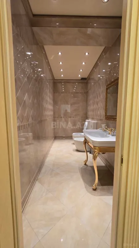 Satılır 5 otaqlı mənzil 500 m²