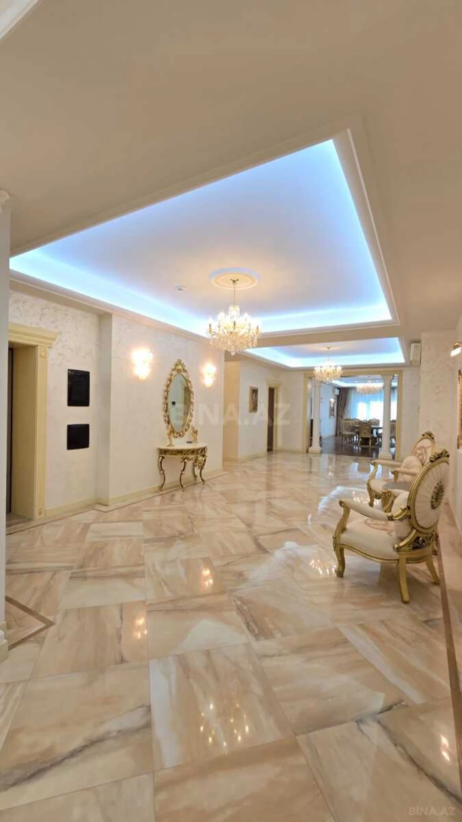 Satılır 5 otaqlı mənzil 500 m²