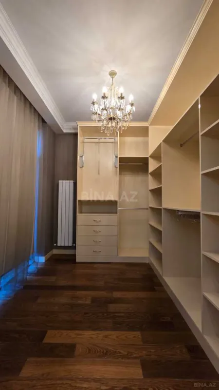 Satılır 5 otaqlı mənzil 500 m²
