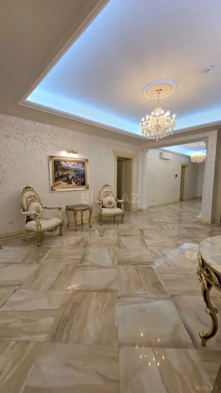 Satılır 5 otaqlı mənzil 500 m²