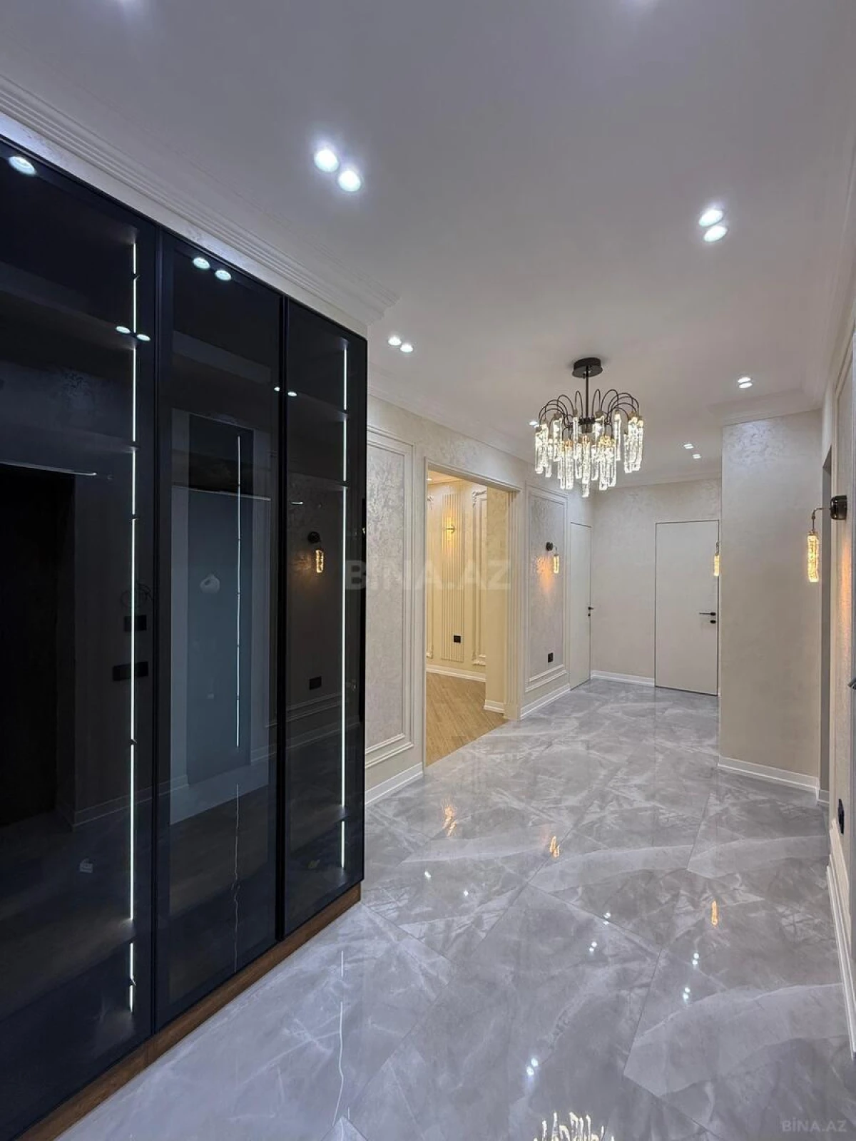 Satılır 3 otaqlı mənzil 130 m²