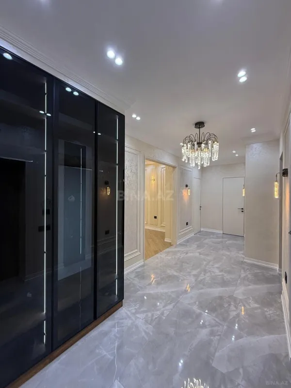 Satılır 3 otaqlı mənzil 130 m²