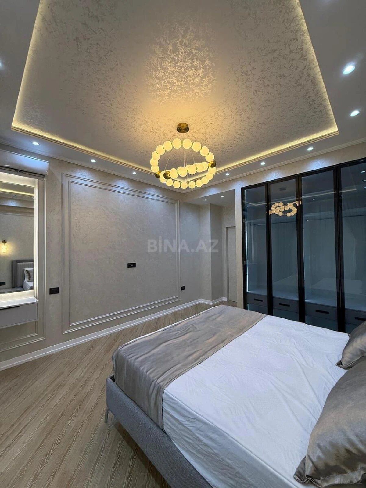 Satılır 3 otaqlı mənzil 130 m²