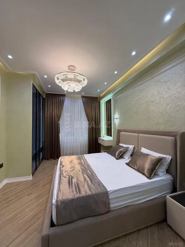 Satılır 3 otaqlı mənzil 130 m²