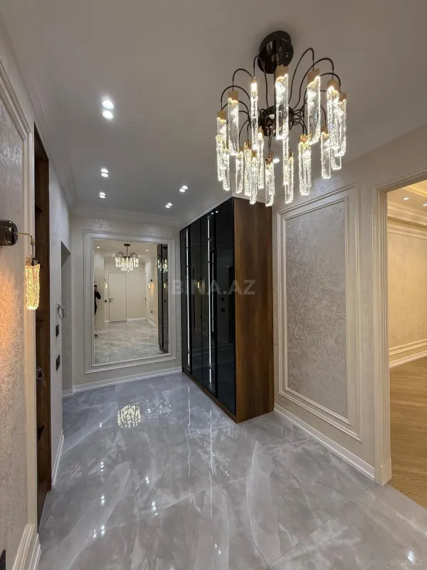 Satılır 3 otaqlı mənzil 130 m²