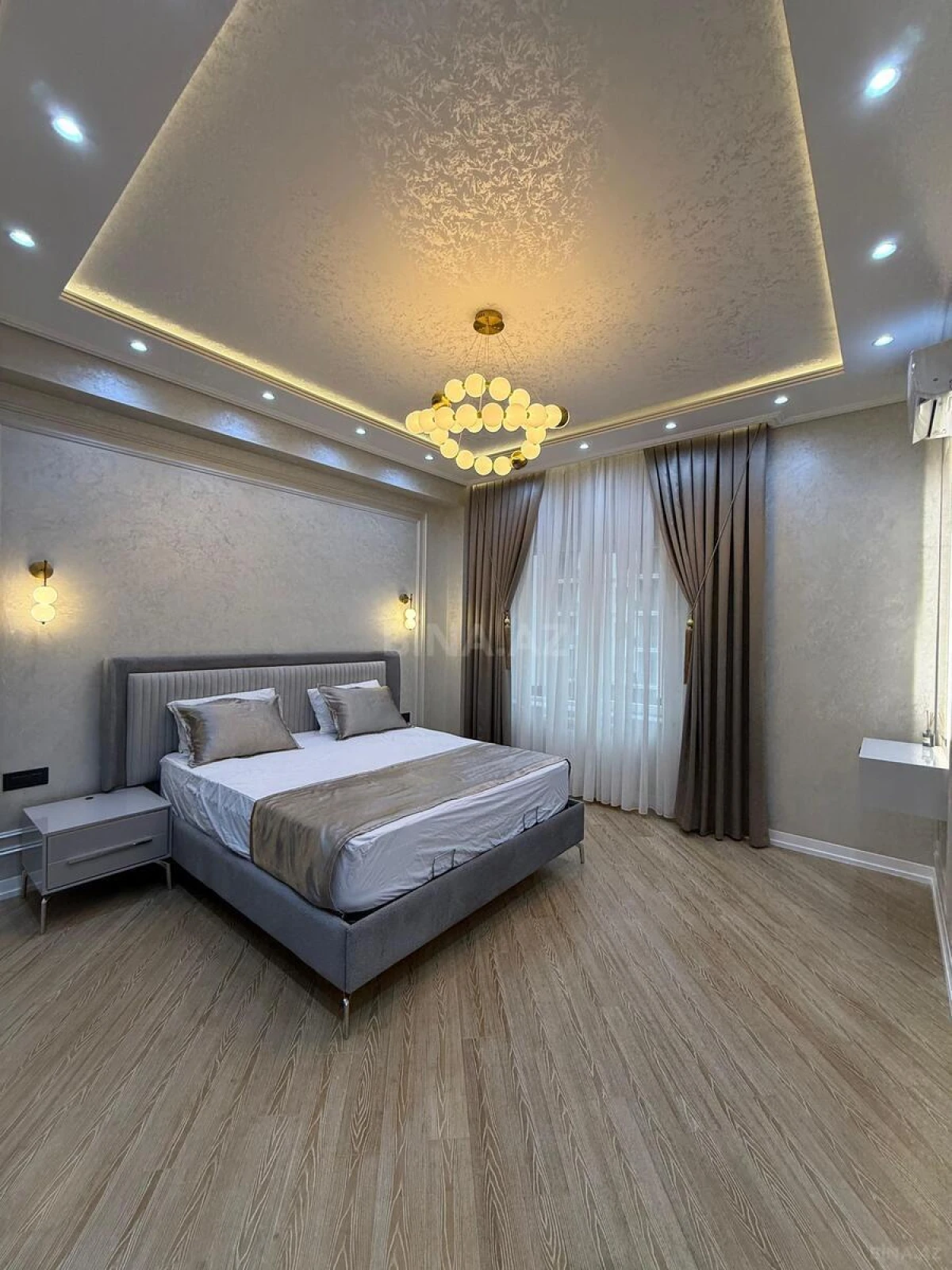 Satılır 3 otaqlı mənzil 130 m²