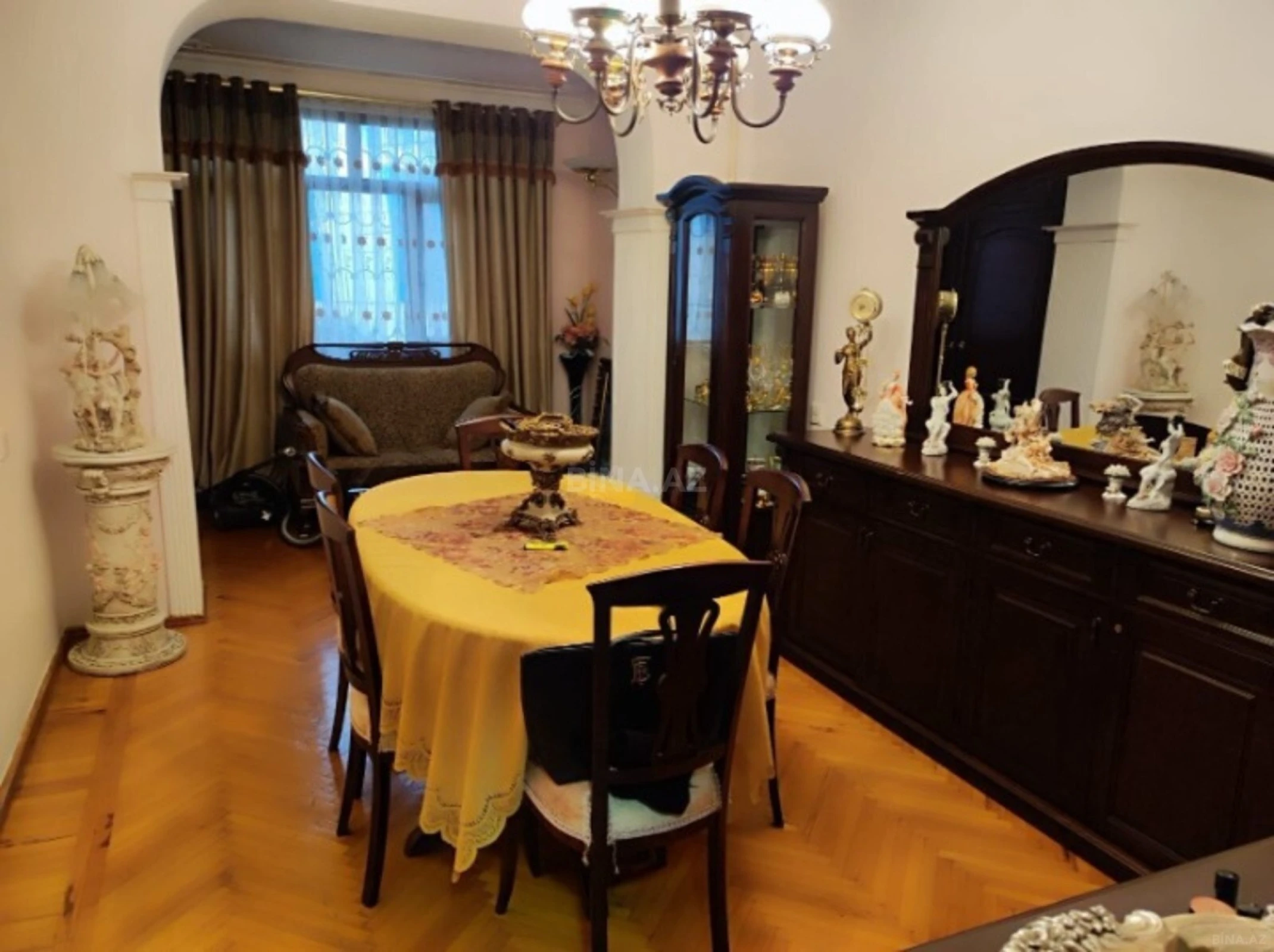 Satılır 4 otaqlı mənzil 115 m²