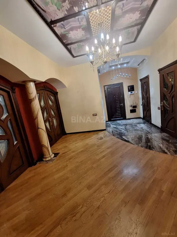 Satılır 4 otaqlı mənzil 250 m²