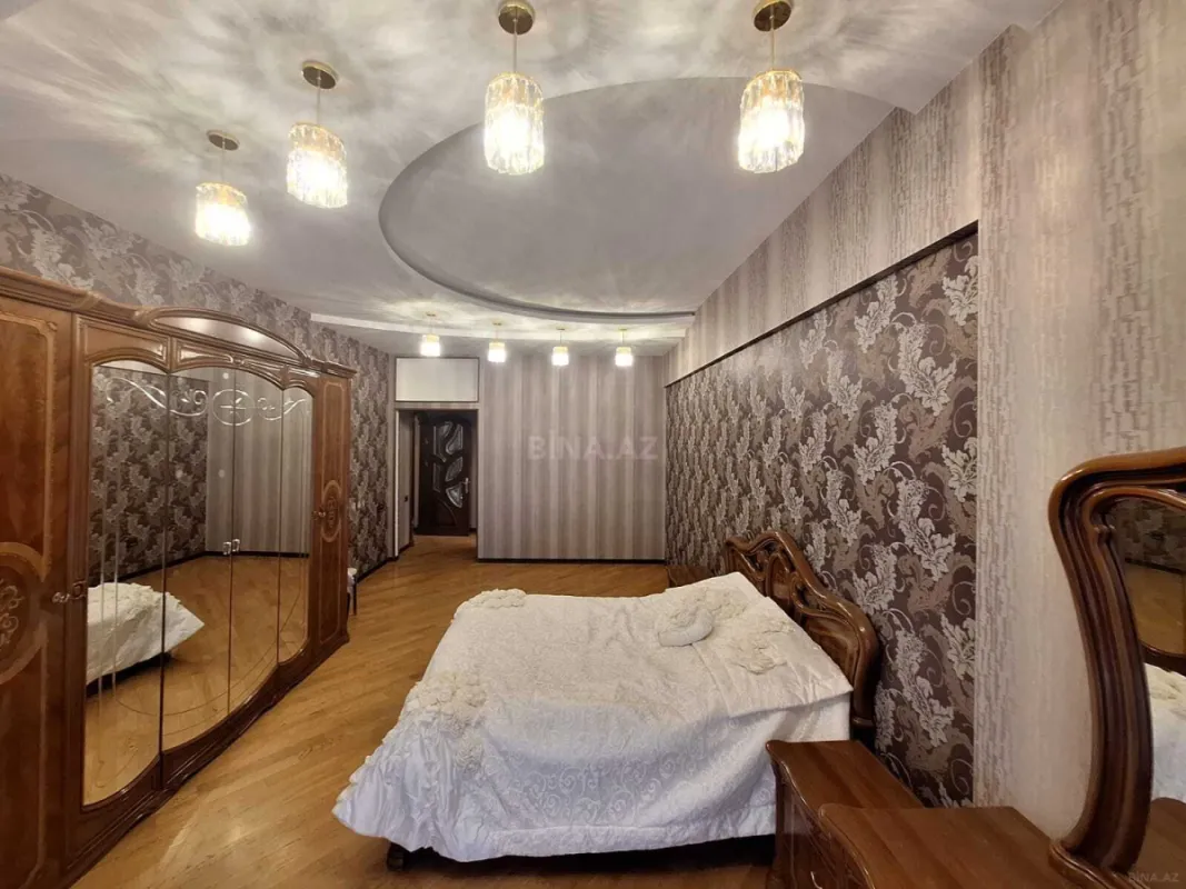 Satılır 4 otaqlı mənzil 250 m²