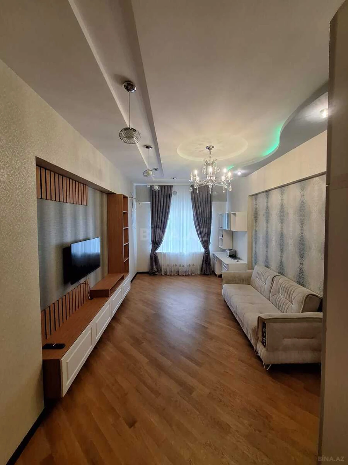 Satılır 4 otaqlı mənzil 250 m²