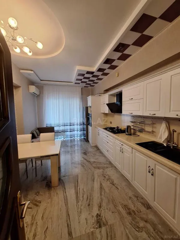 Satılır 4 otaqlı mənzil 250 m²