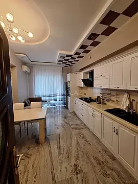 Satılır 4 otaqlı mənzil 250 m²