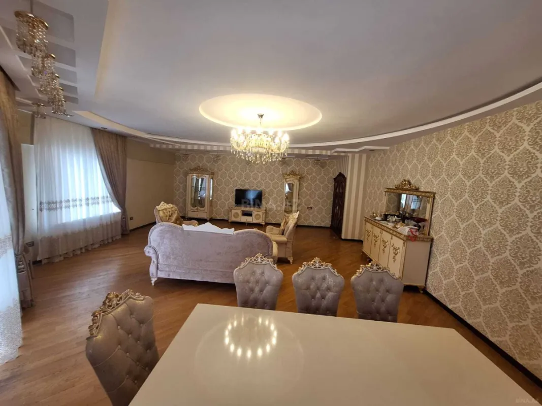 Satılır 4 otaqlı mənzil 250 m²