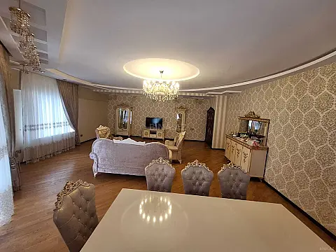 Satılır 4 otaqlı mənzil 250 m²