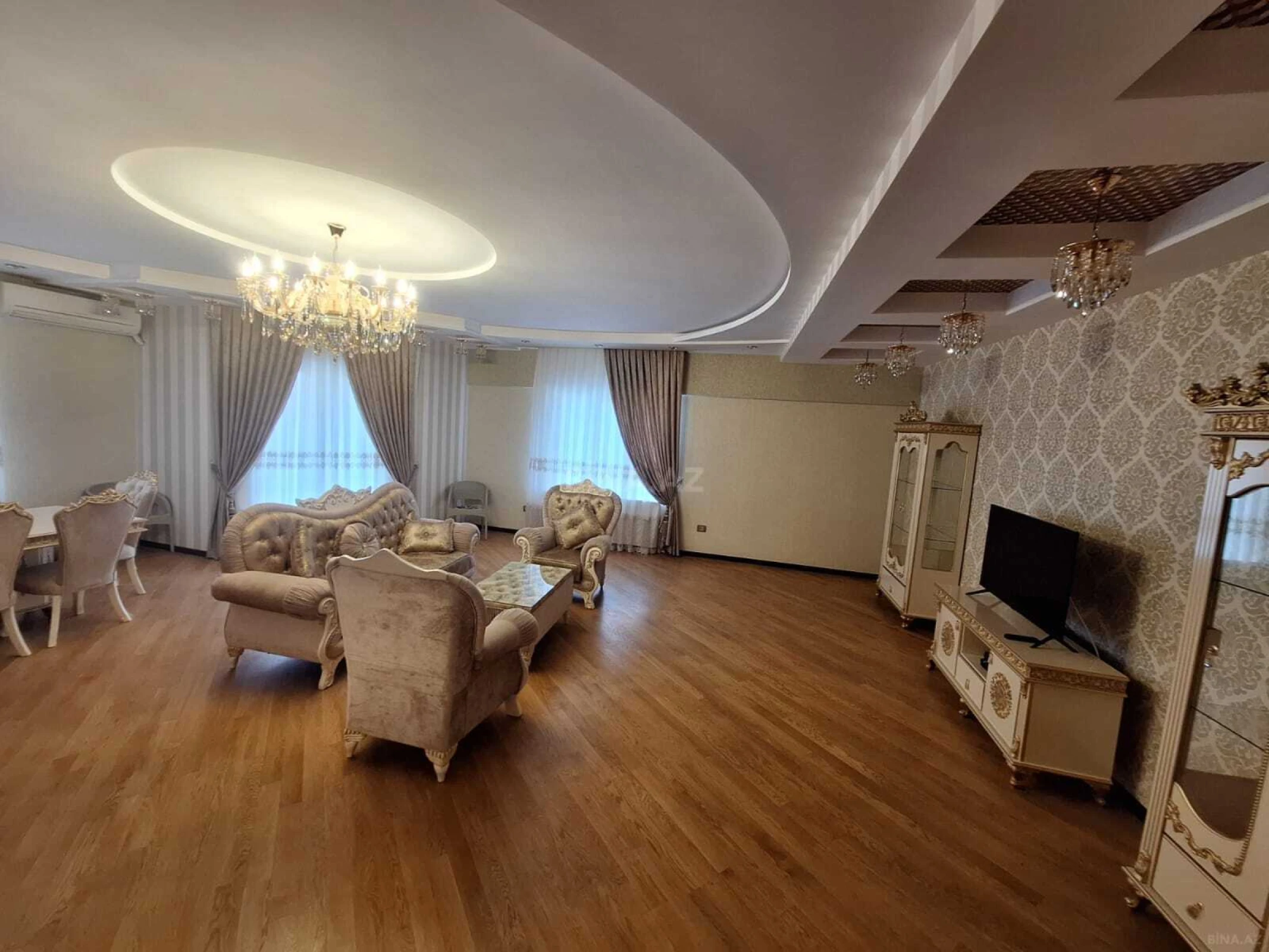 Satılır 4 otaqlı mənzil 250 m²